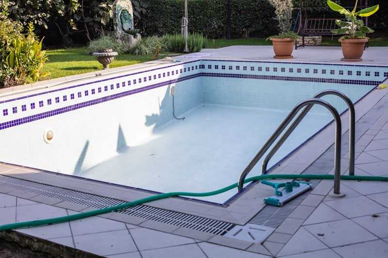 Drain Swimming Pool